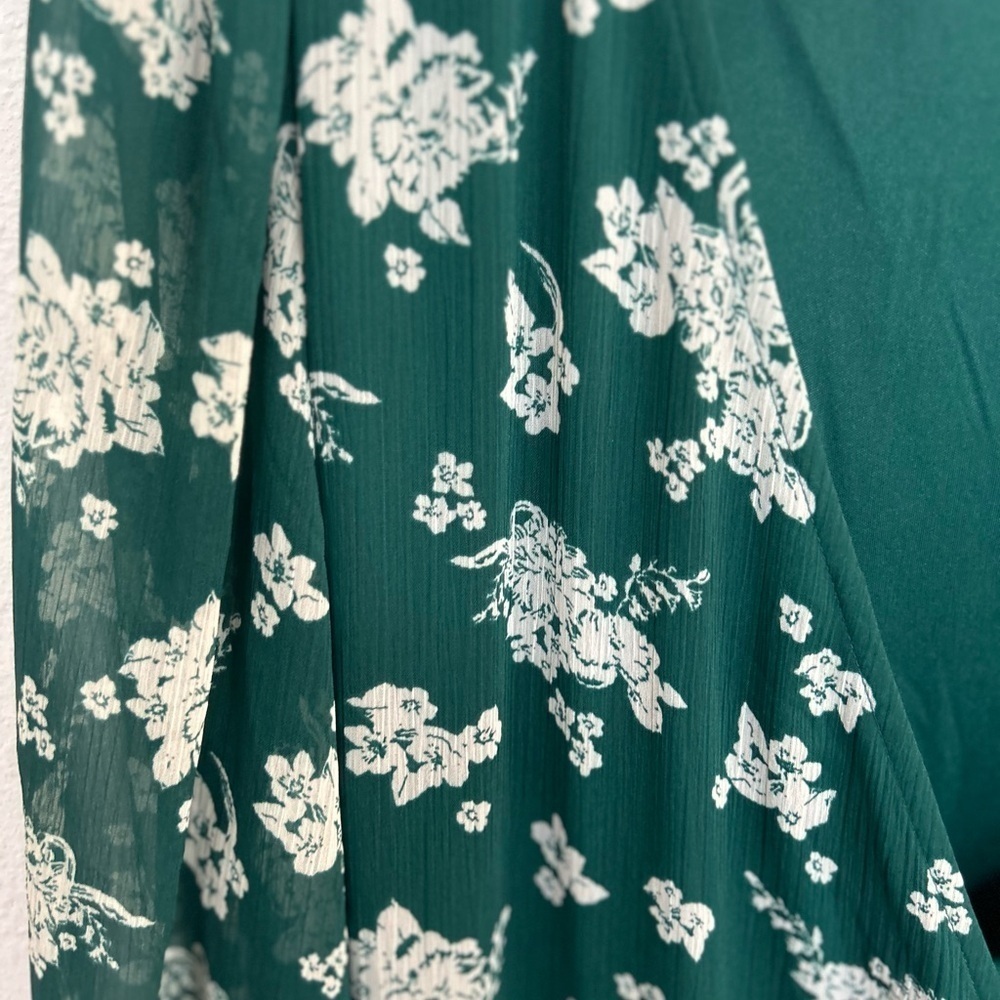 Lauren Conrad Women’s Green Wrap Dress
Size XL - Picture 4 of 8